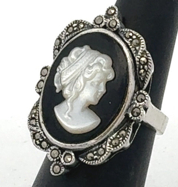 Designer TH Sterling Silver Oval Black Onyx Carved Mother of Pearl Cameo Ring