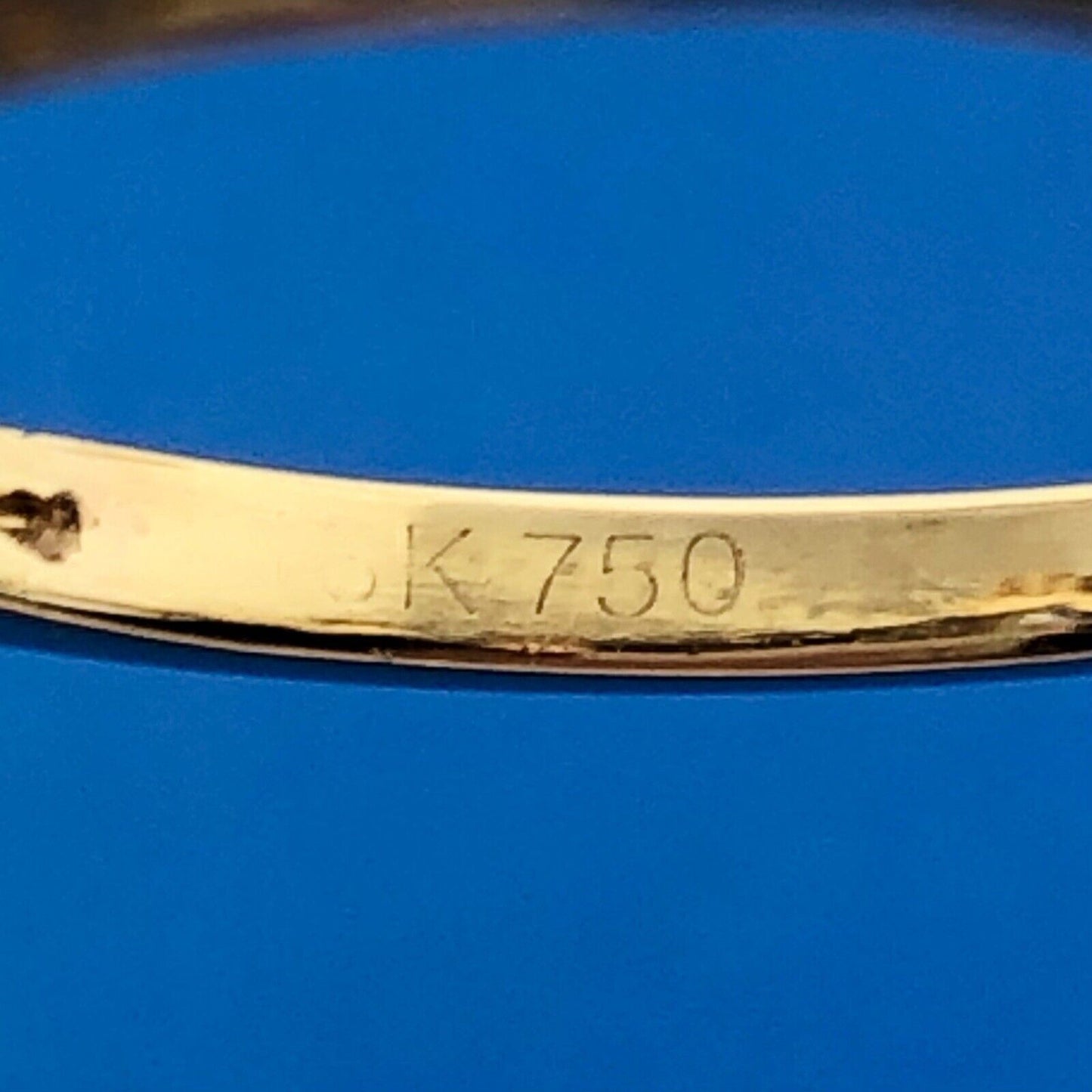 Gorgeous 18k Yellow Gold Oval Cut Sapphire Round Cut Diamond Halo Ring Size 10