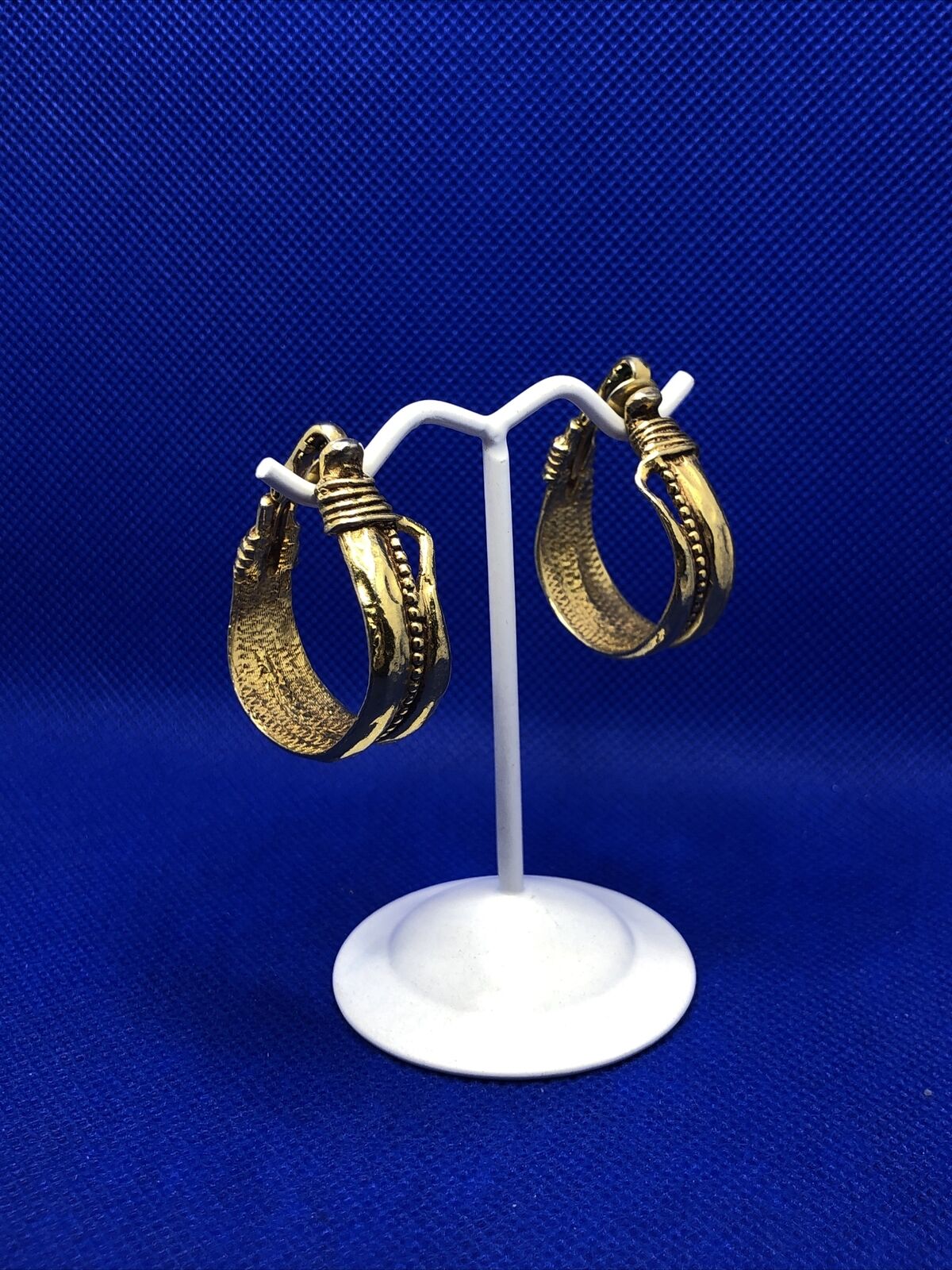 Vintage Runway Ready Gold Tone Textured Cuff Bracelet Clip-On Earrings 3 Pc Set