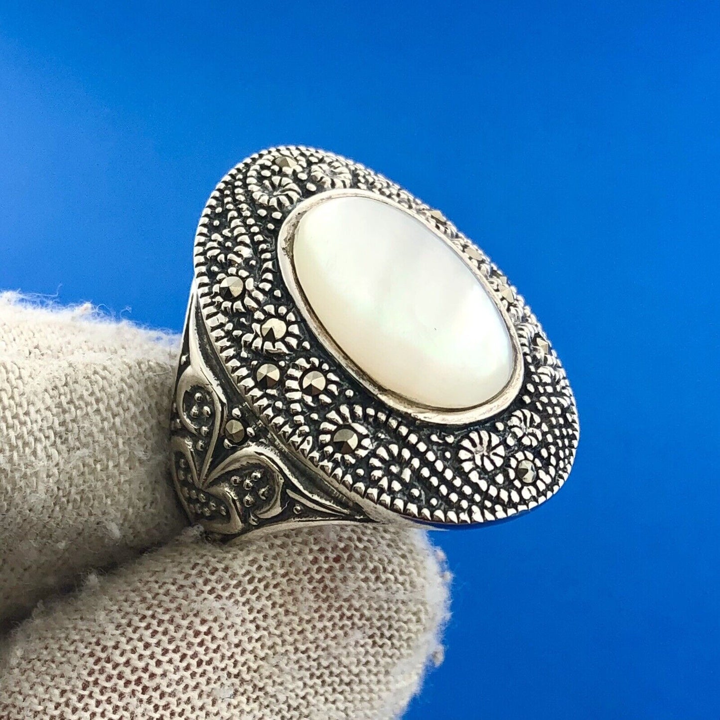 Stunning Sterling Silver 925 Mother of Pearl Marcasite Finger Ring Size 6.75