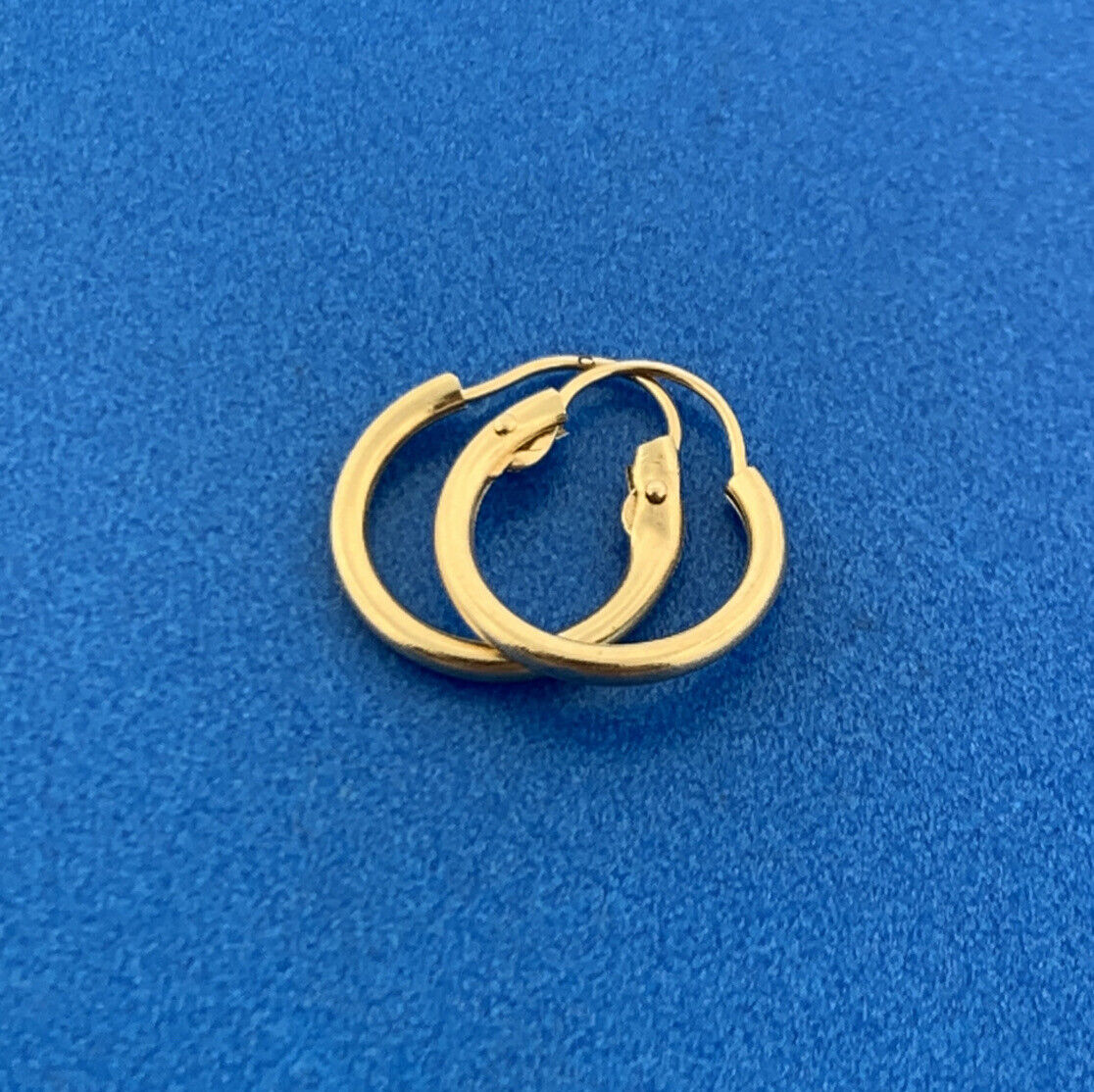 Chic 14K Yellow Gold Polished Huggy Huggie Hoop Earrings