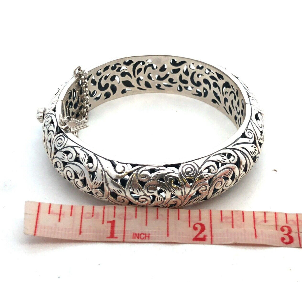 Silpada 925 Sterling Silver Vine Leaves Open Work Round Hinged Bangle Bracelet