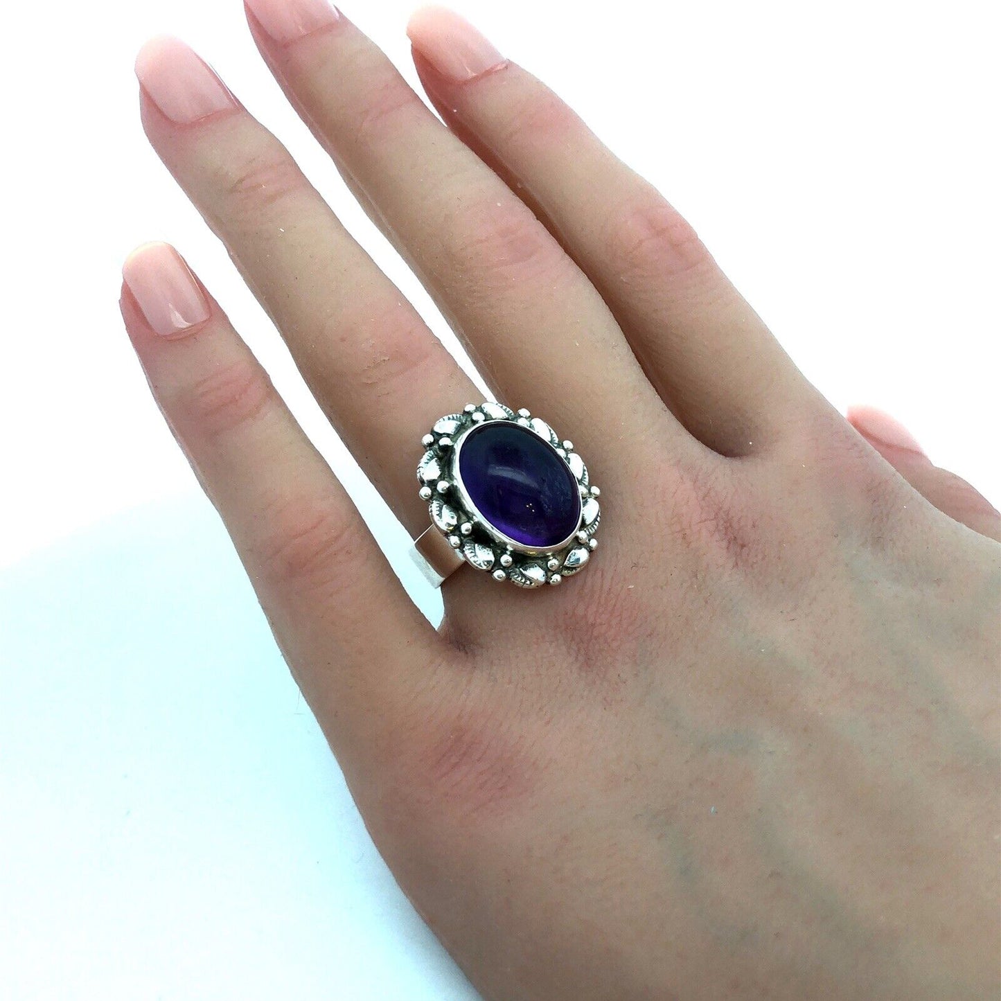 Vintage 925 Sterling Silver Oval Cabochon Amethyst Textured Ring