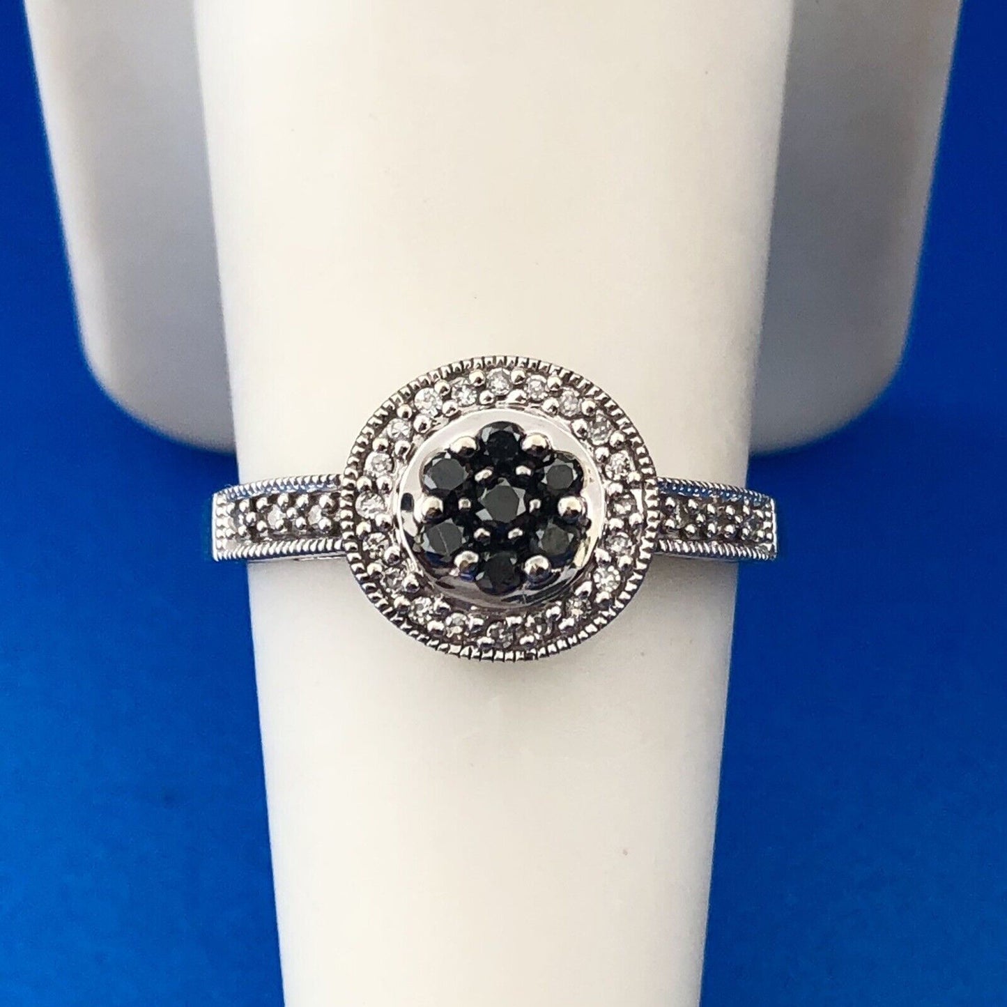 Gorgeous 10k White Gold Black Diamond Cluster White Diamond Accent Ring Size 8