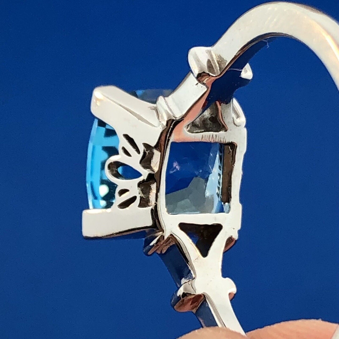 Stunning 14k White Gold 585 Cushion Cut Solitaire Swiss Blue Topaz Ring Size 8.5
