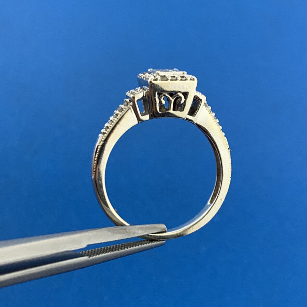 Gorgeous 10k White Gold Princess Diamond Round Accent Engagement Ring Size 6.75