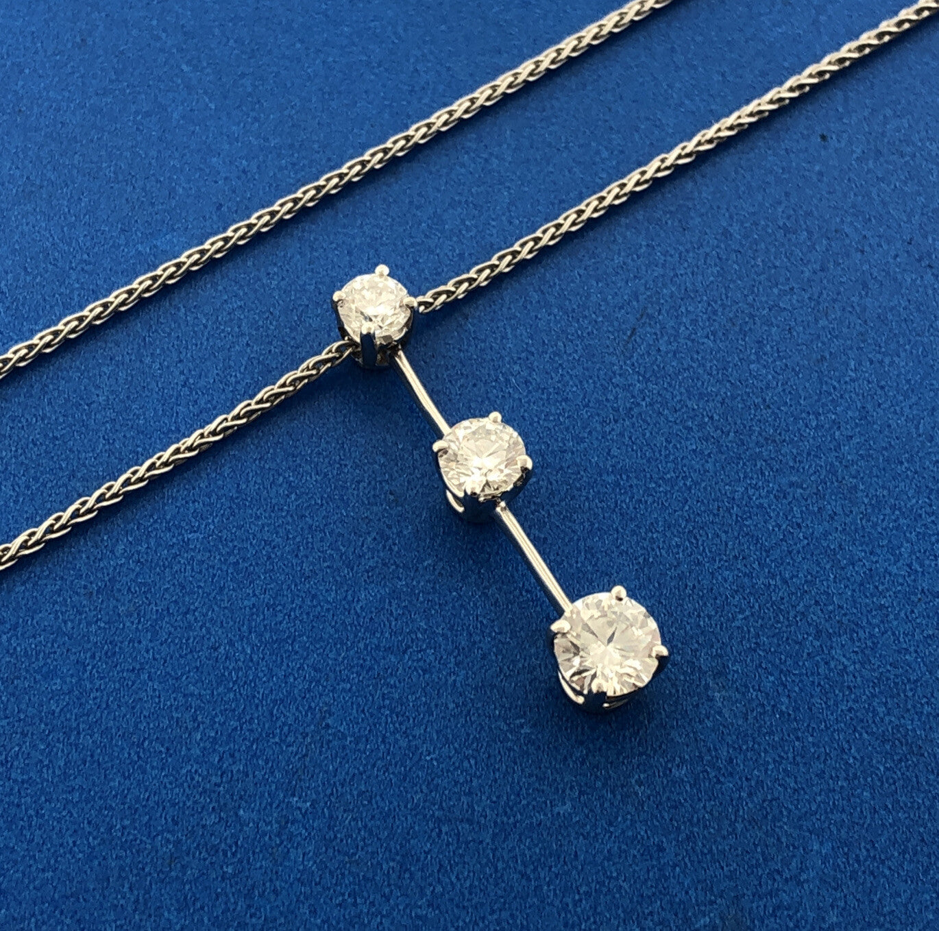 Designer Roberto Coin 18k White Gold Round Cut 3 Diamond Vertical 18" Necklace