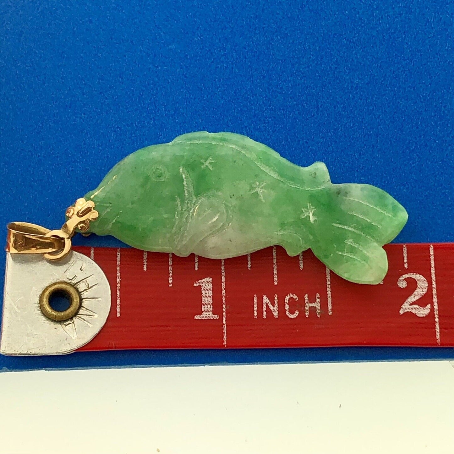 Vintage 14K Yellow Gold Hand Carved Jade Jadeite Carp Koi Tarpon Fish Pendant