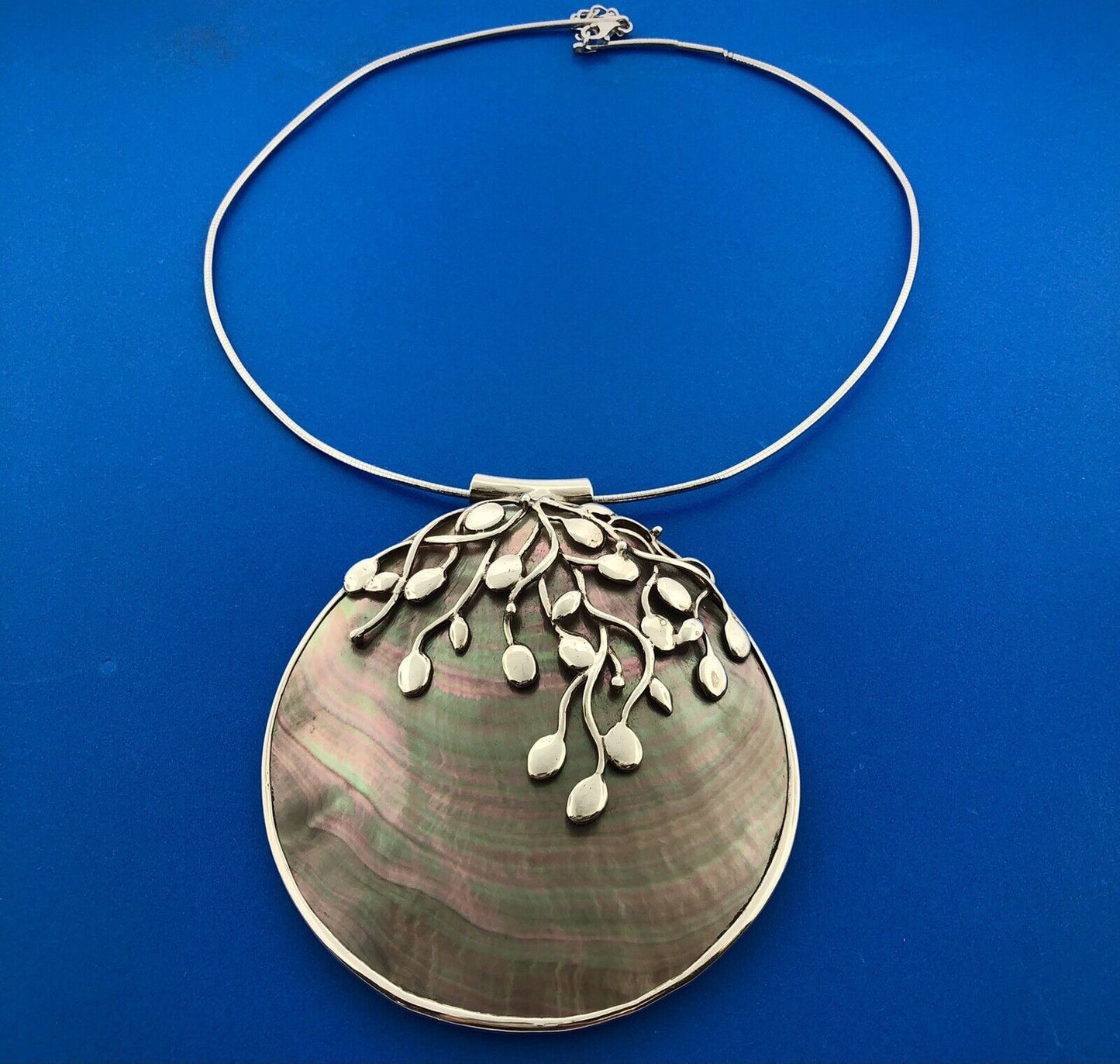 Designer Viktoria Hayman Sterling Silver 925 Round Mother of Pearl 18" Necklace