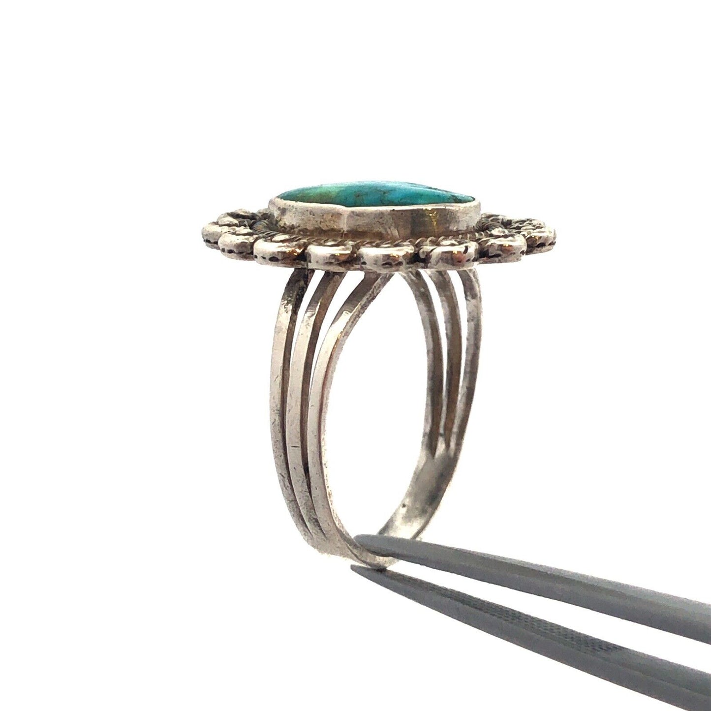 Vintage Native American Unsigned Sterling Silver Oval Turquoise Floral Bead Ring