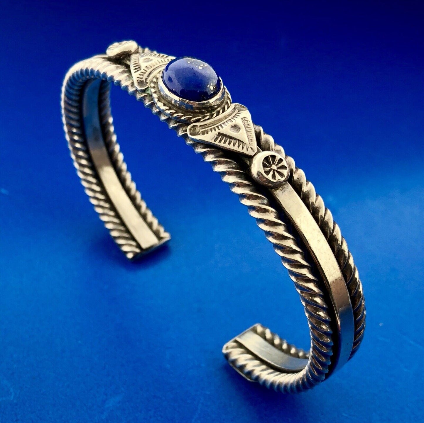 Exquisite Native American Artisan 925 Sterling Silver Lapis Lazuli Cuff Bracelet