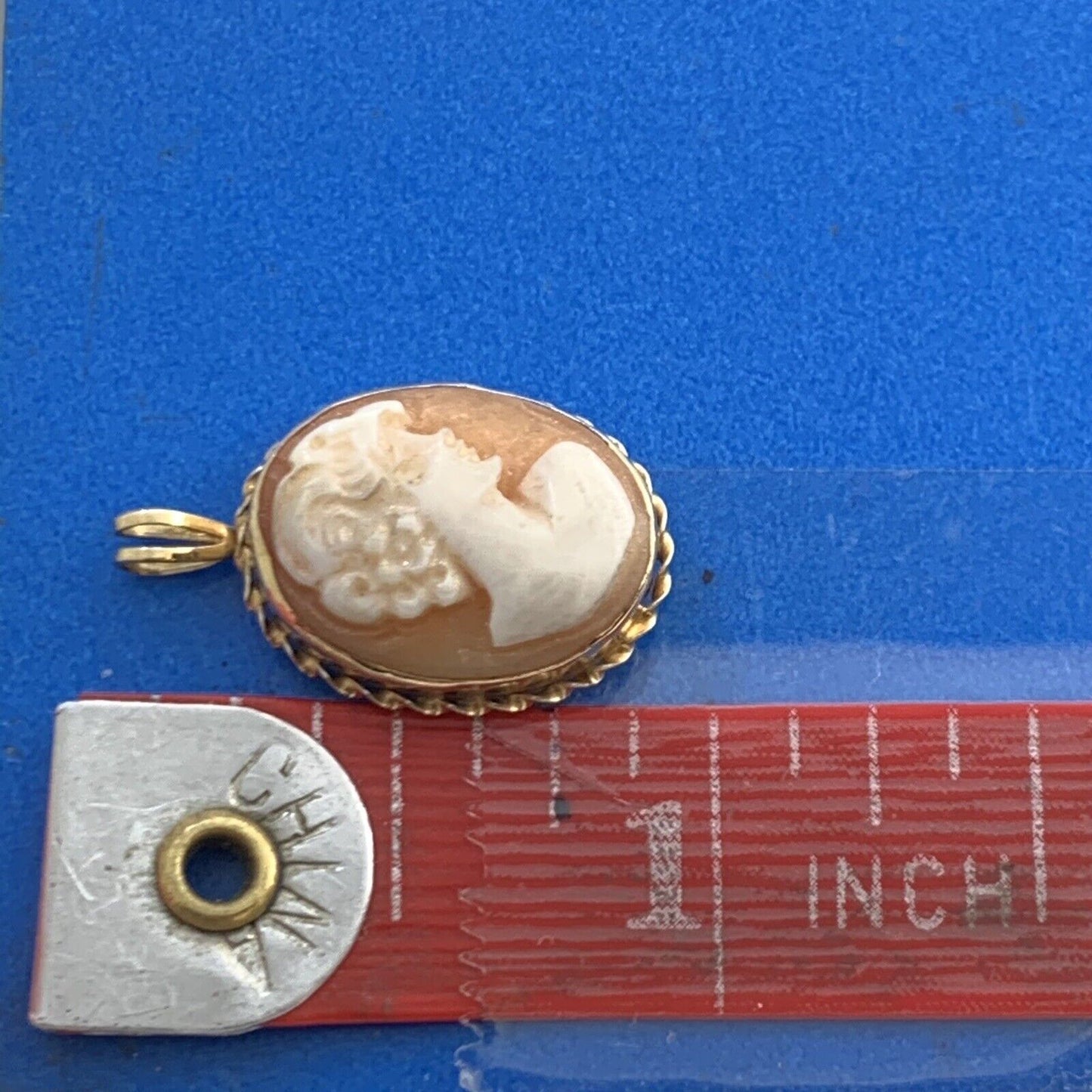 Vintage Designer 14K Yellow Gold Oval Cameo Pendant