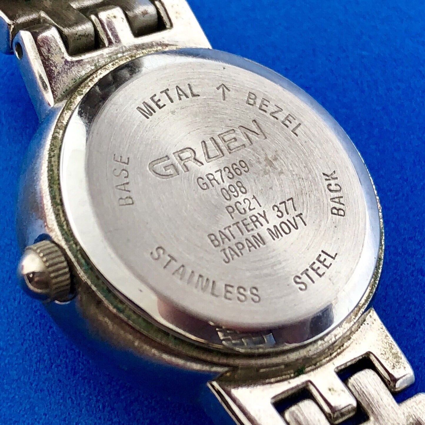 Elegant GRUEN Ladies Silver Tone Cubic Zirconia Bezel Bracelet Wrist Watch Works