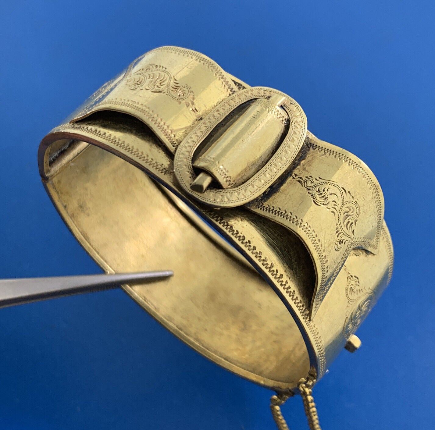 Vintage 925 Sterling Silver Vermeil Floral Scroll Buckle Hinged Cuff Bracelet