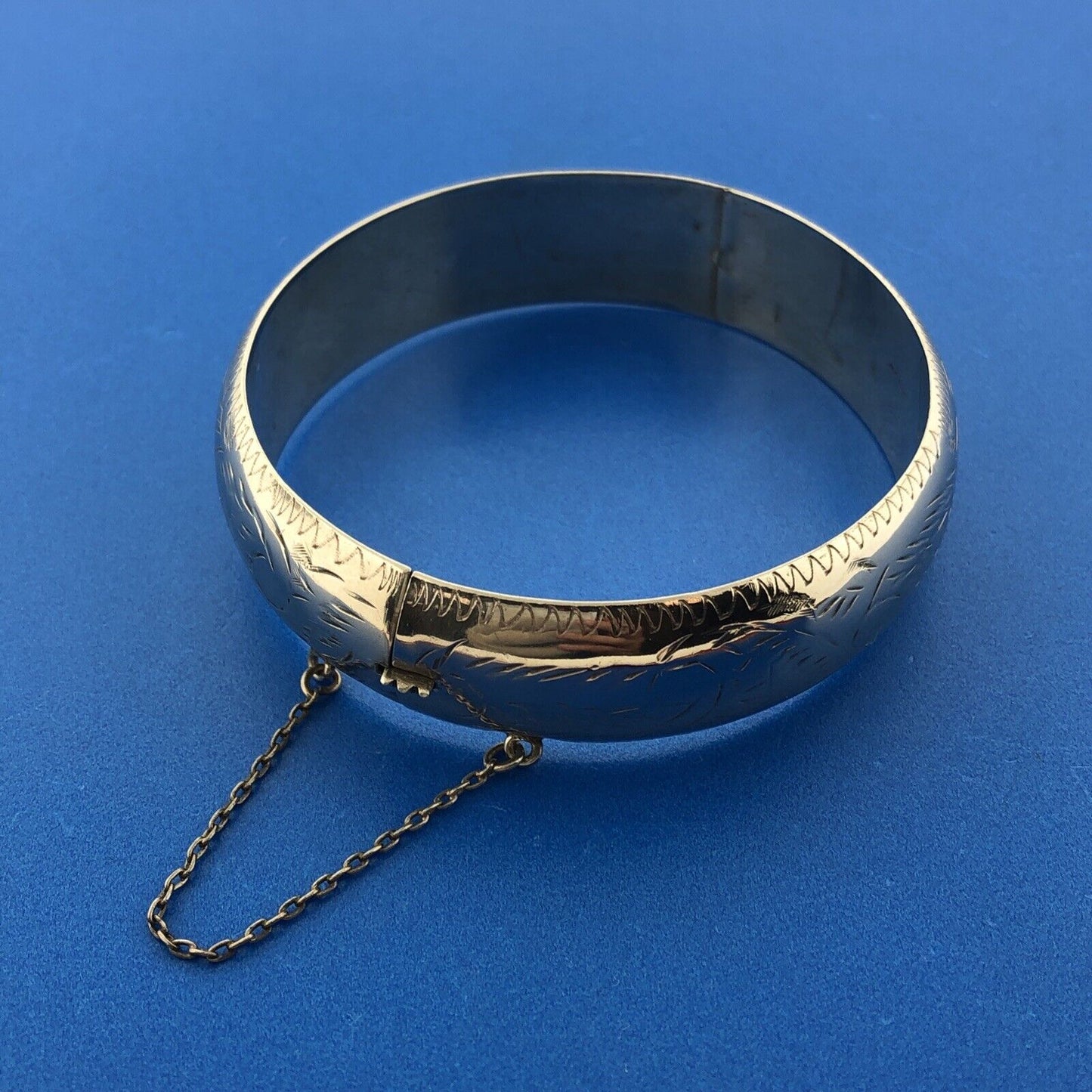 Designer HAN 925 Sterling Silver Etched Floral Scroll Hinged Bangle Bracelet
