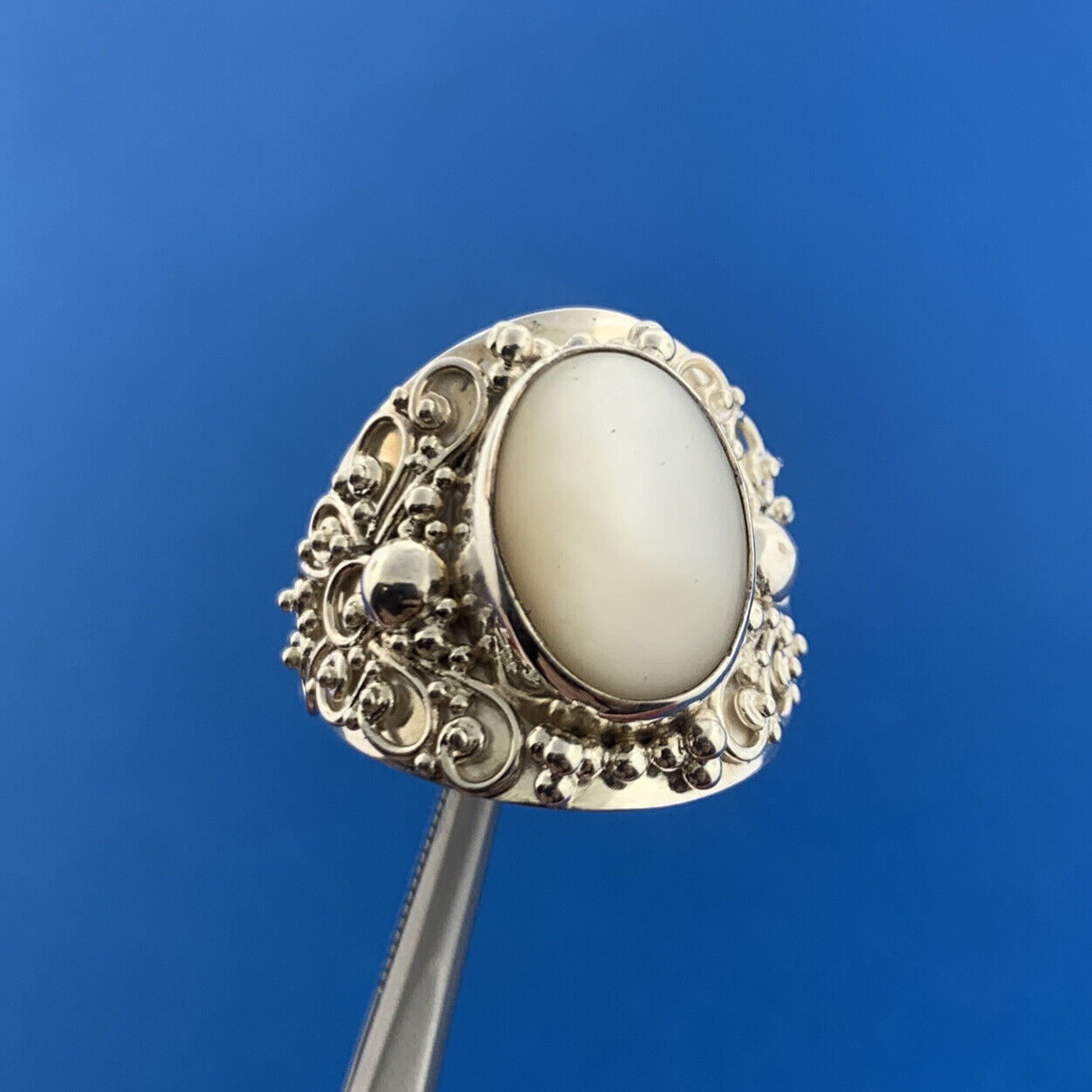 Designer BA Suarti 925 Sterling Silver Mother Of Pearl Oval Cabochon Scroll Ring