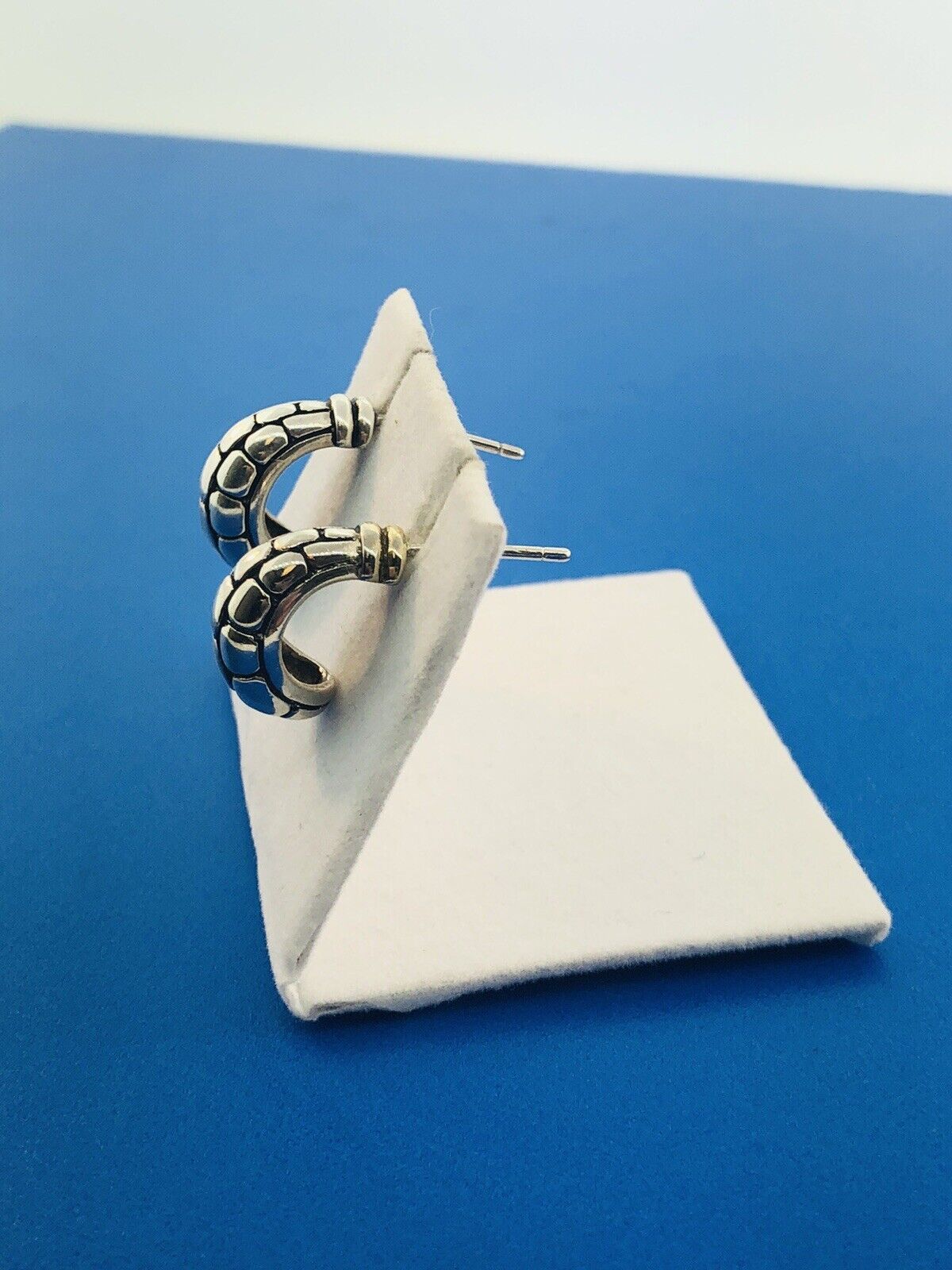 Sterling Silver 925 Snake Skin Design Half Hoop Huggie Earrings S166