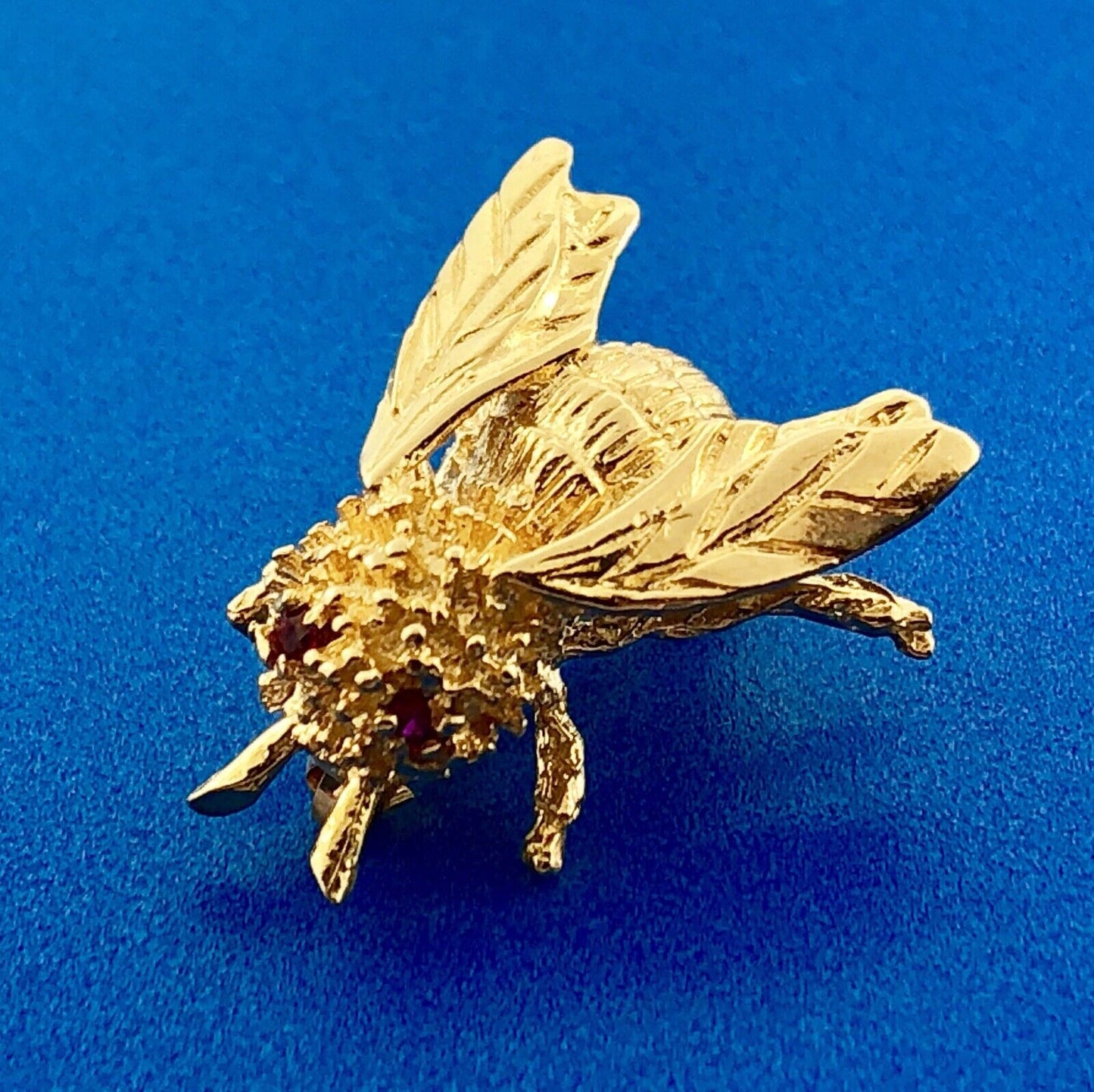 14K Yellow Gold Ruby Eyes Bee Pendant Flying Bug Vintage Lapel Scarf Pin