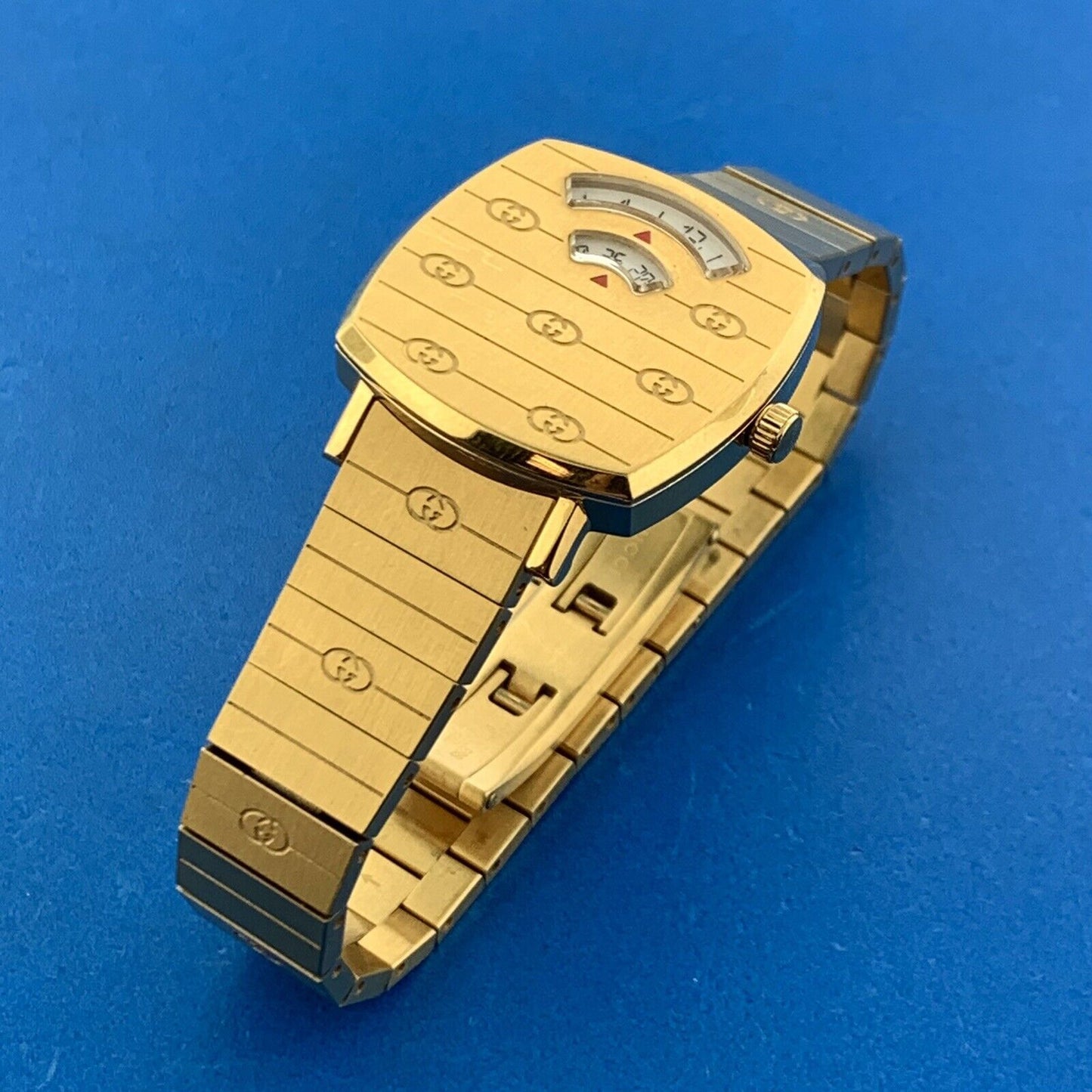 Gucci Gold Tone Dial Yellow Gold PVD Stainless Steel Ladies Watch YA157502 w/Box