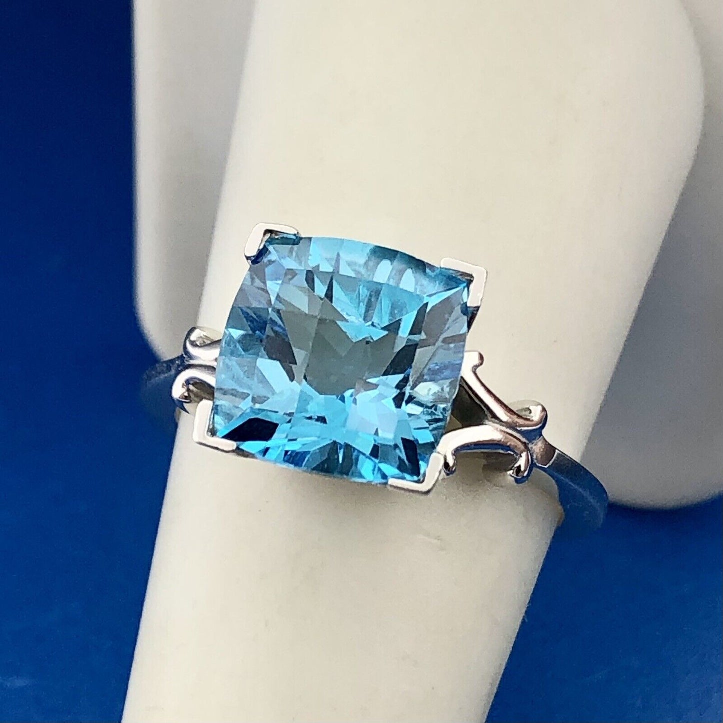 Stunning 14k White Gold 585 Cushion Cut Solitaire Swiss Blue Topaz Ring Size 8.5