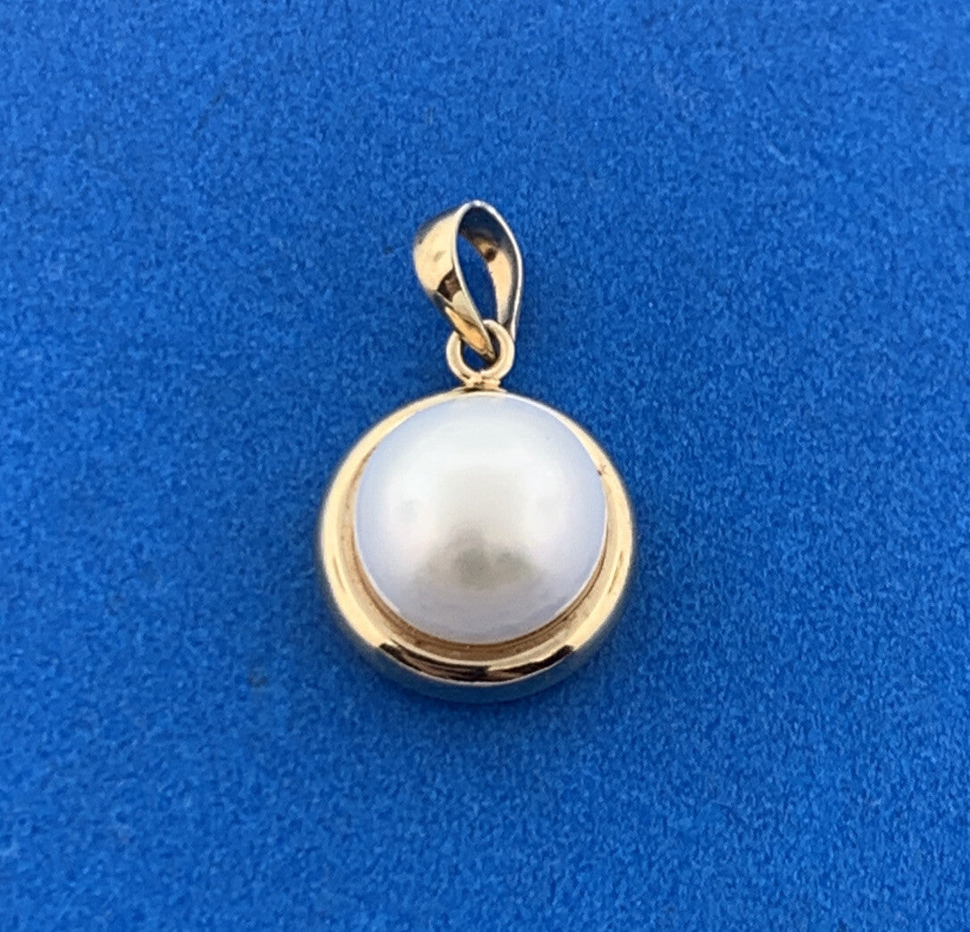 Designer DIL 14K Yellow Gold Pearl Solitaire June Anniversary Circle Pendant