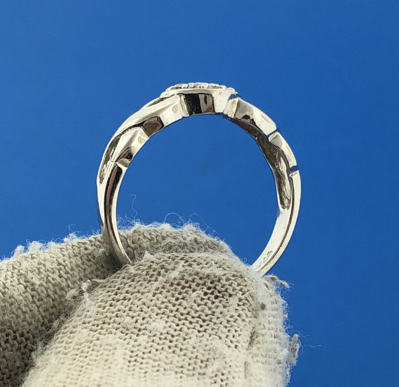 Stunning Sterling Silver 925 Sparkling CZ Openwork Twisting Heart Ring Size 6.25