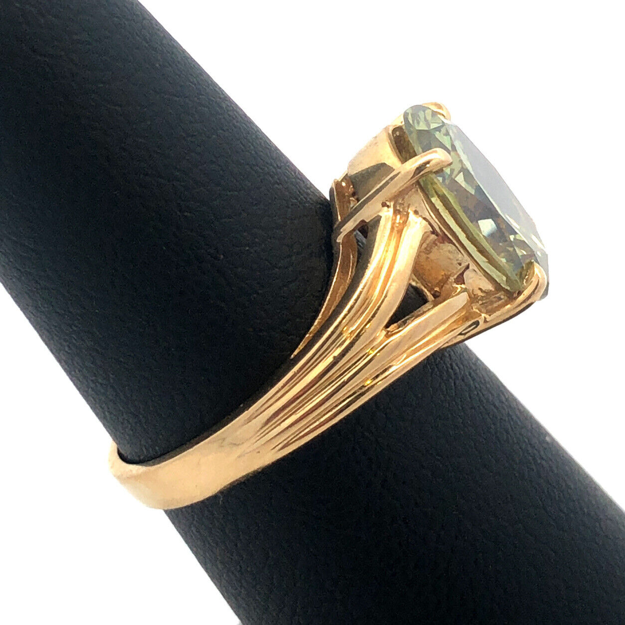 Gorgeous 14k Yellow Gold Oval Cut Green Peridot August Anniversary Ring Size 6.5