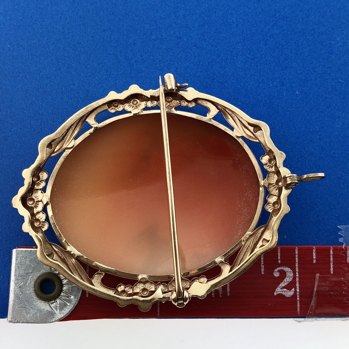 Victorian 10K Yellow Gold Oval Carved Cameo Floral Statement Brooch Pendant