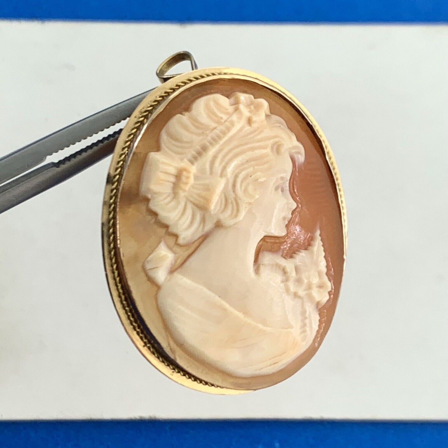 Vintage Designer Italy 14K Yellow Gold Oval Statement Cameo Brooch Pendant