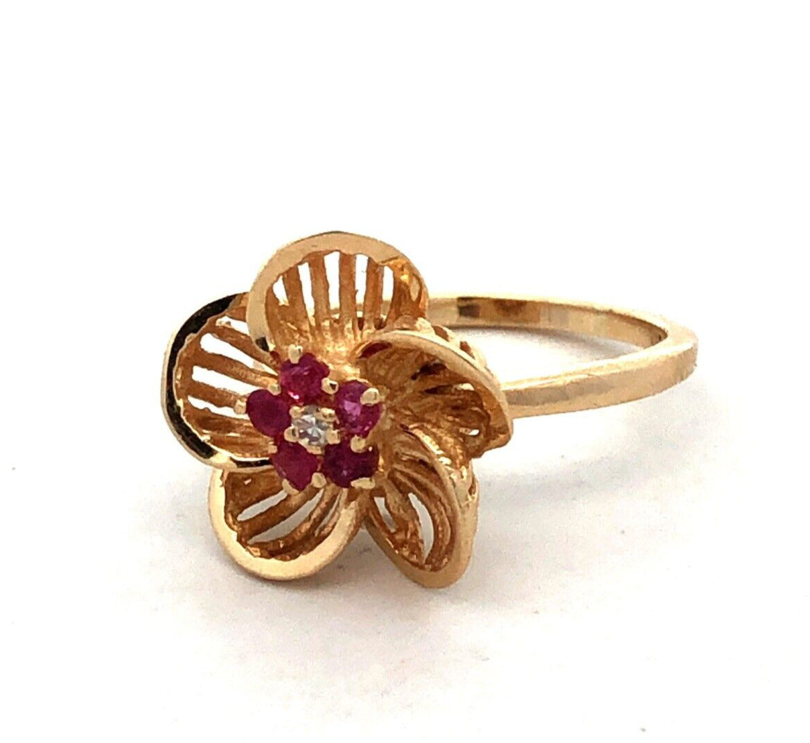 Designer 14K Yellow Gold Round Ruby Diamond Flower Daisy Cocktail Ring