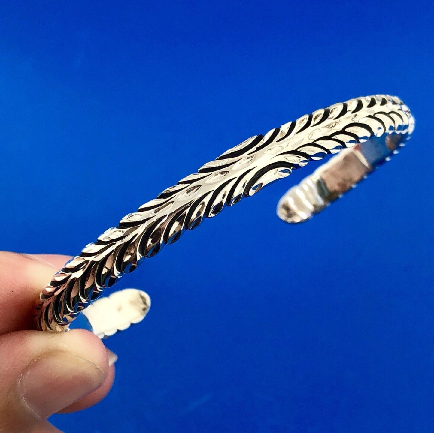 Native American Marked 925 Sterling Silver Diamond Etched Feather Cuff Bracelet