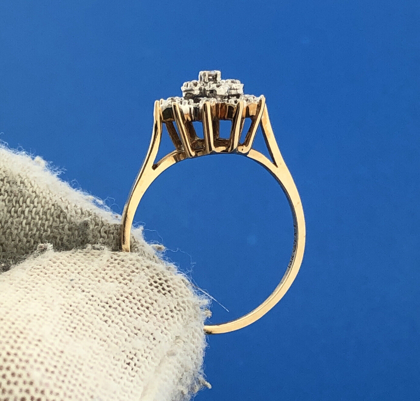 Gorgeous 10k Yellow Gold Round Cut Diamond Pointed Star Dome Ring Size 6.75