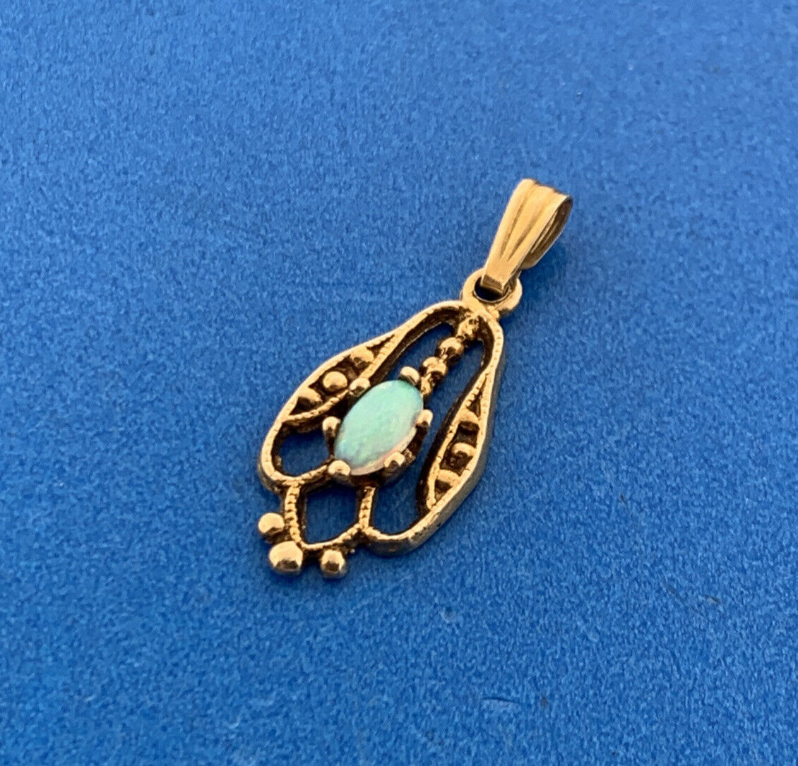 Vintage 14K Yellow Gold Oval Opal Cabochon October Anniversary Charm Pendant