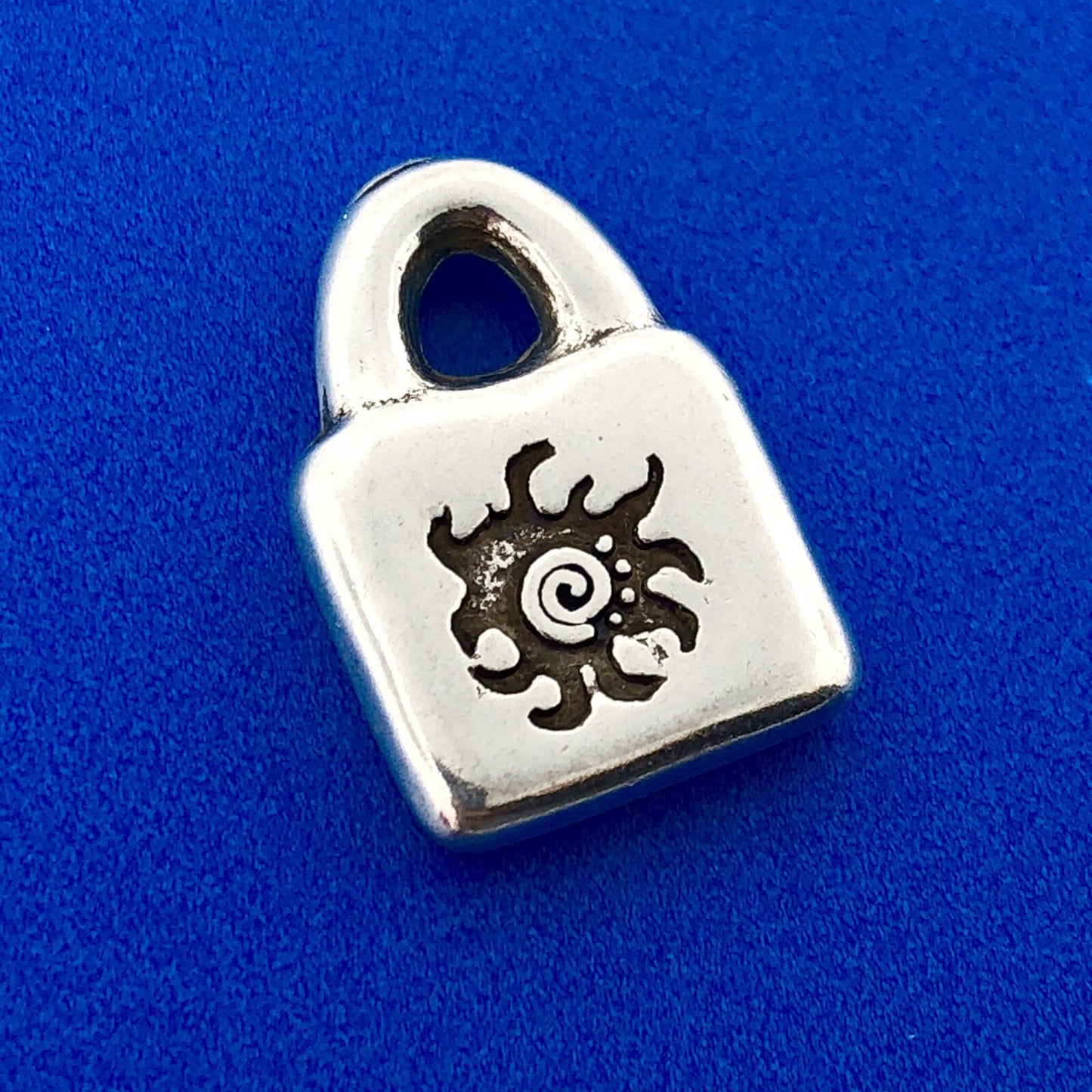 Designer Uno De 50 Silver Tone Sun Burst Purse Lock Charm Pendant
