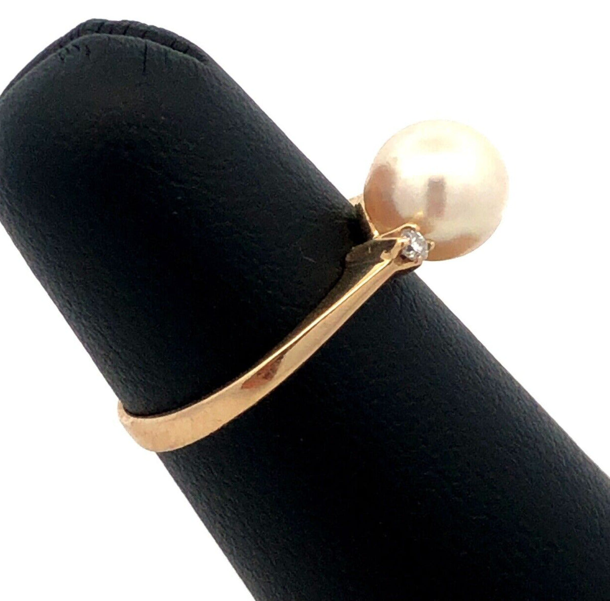 Estate 14K Yellow Gold Round White Pearl Solitaire Diamond Anniversary Ring