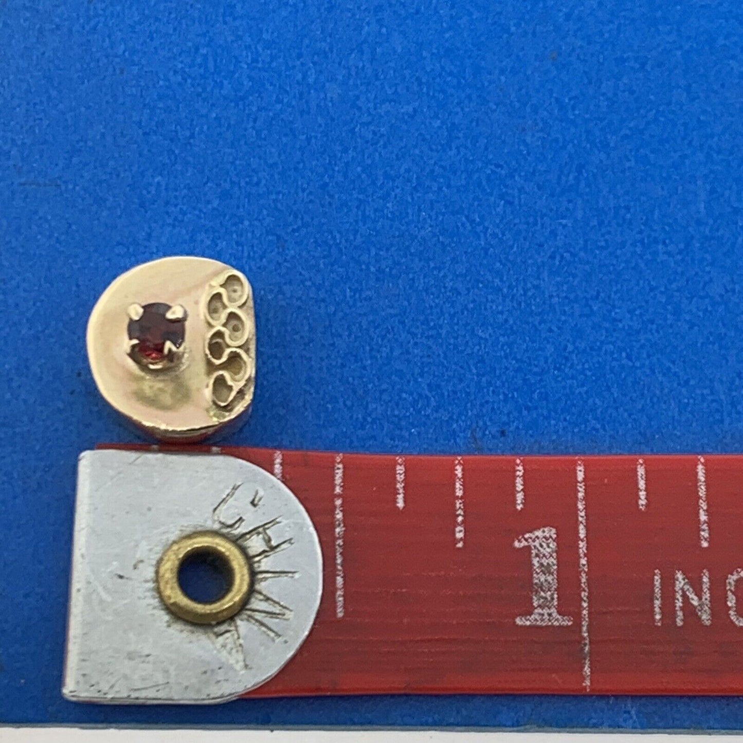 Vintage 10K Yellow Gold Round Garnet Textered Slide Bracelet Charm