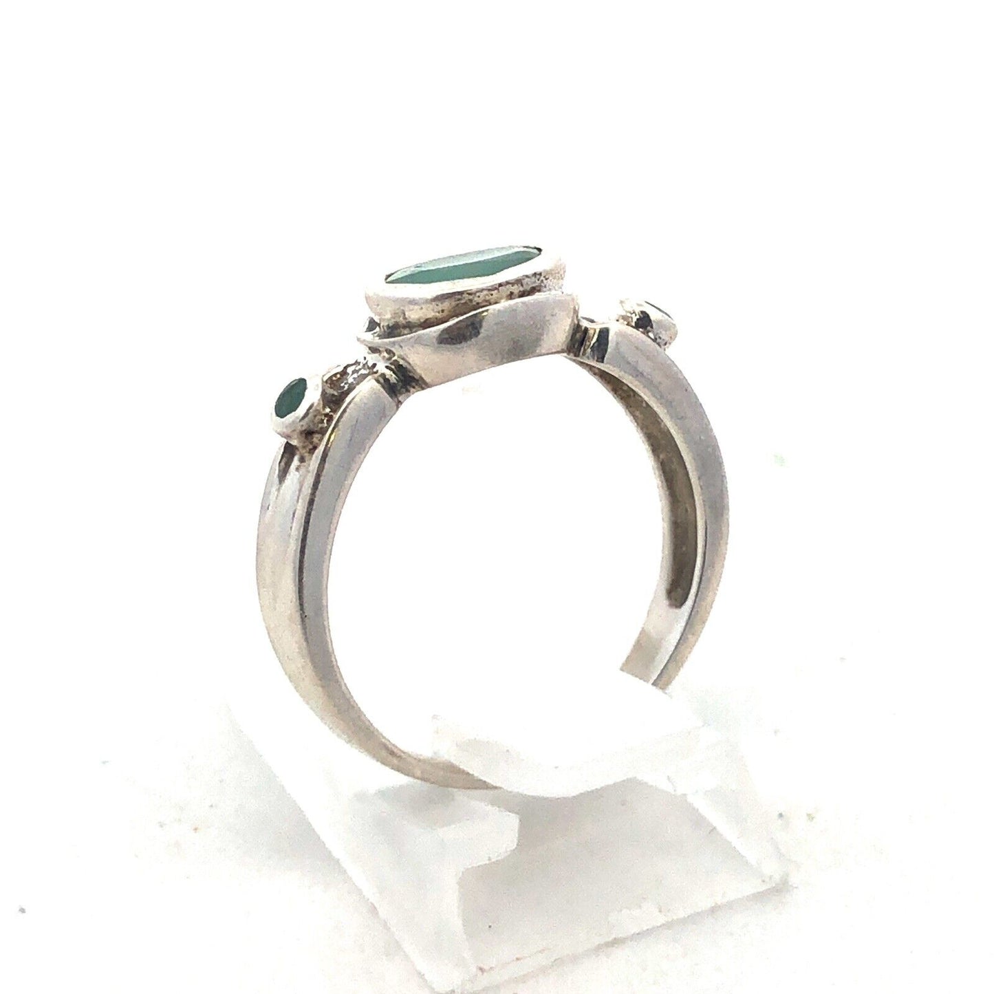 Vintage 925 Sterling Silver Oval Emerald May Anniversary Ring