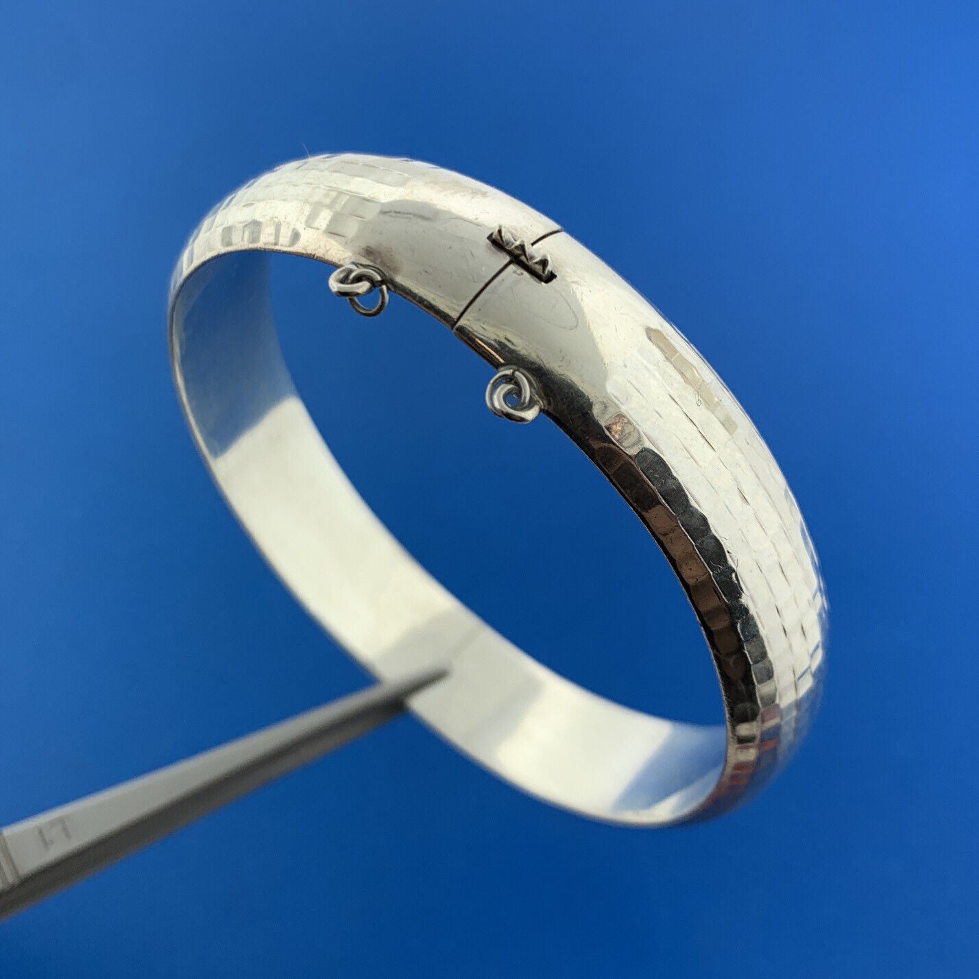 Stunning Sterling Silver 925 Hammered Textured 7" Hinged Cuff Bracelet