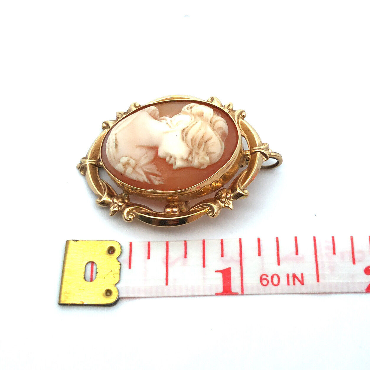 Vintage Designer 14K Yellow Gold Oval Carved Cameo Pendant Brooch