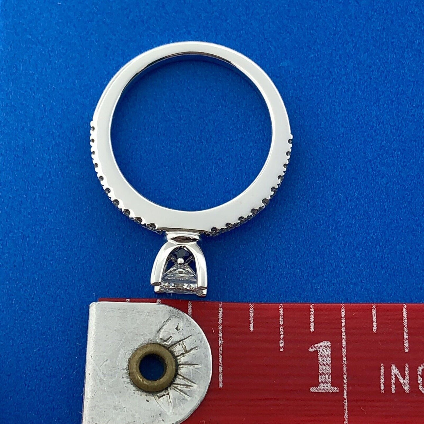 Stunning Vera Wang 14k White Gold Princess Cut Diamond Engagement Ring Size 6.25