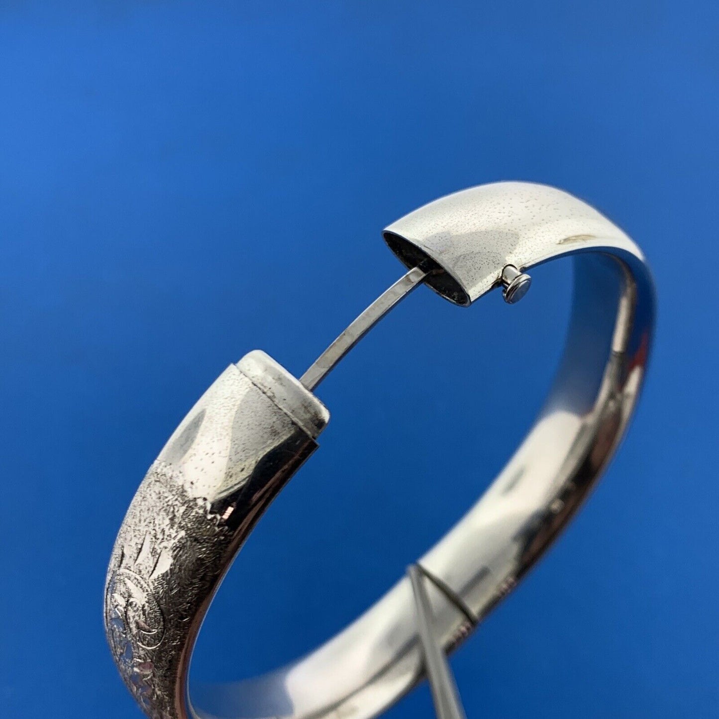 Vintage Sterling Silver Floral Scroll Florentine Engraveable Hinge Cuff Bracelet