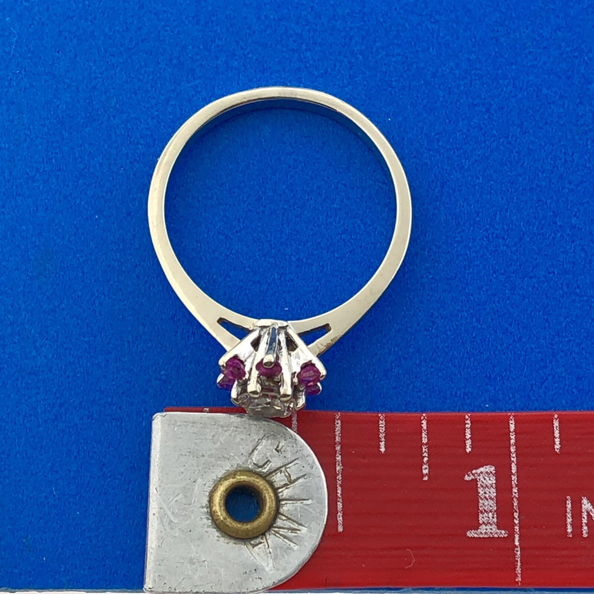 Gorgeous 18K Yellow Gold Round Cut Diamond Pink Ruby Flower Cluster Ring