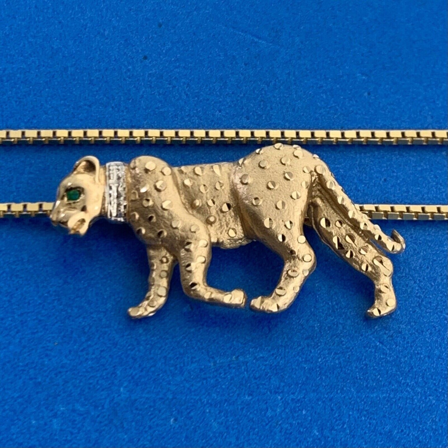 Custom 14K Yellow Gold Emerald Eye Spotted Leopard Pendant Necklace