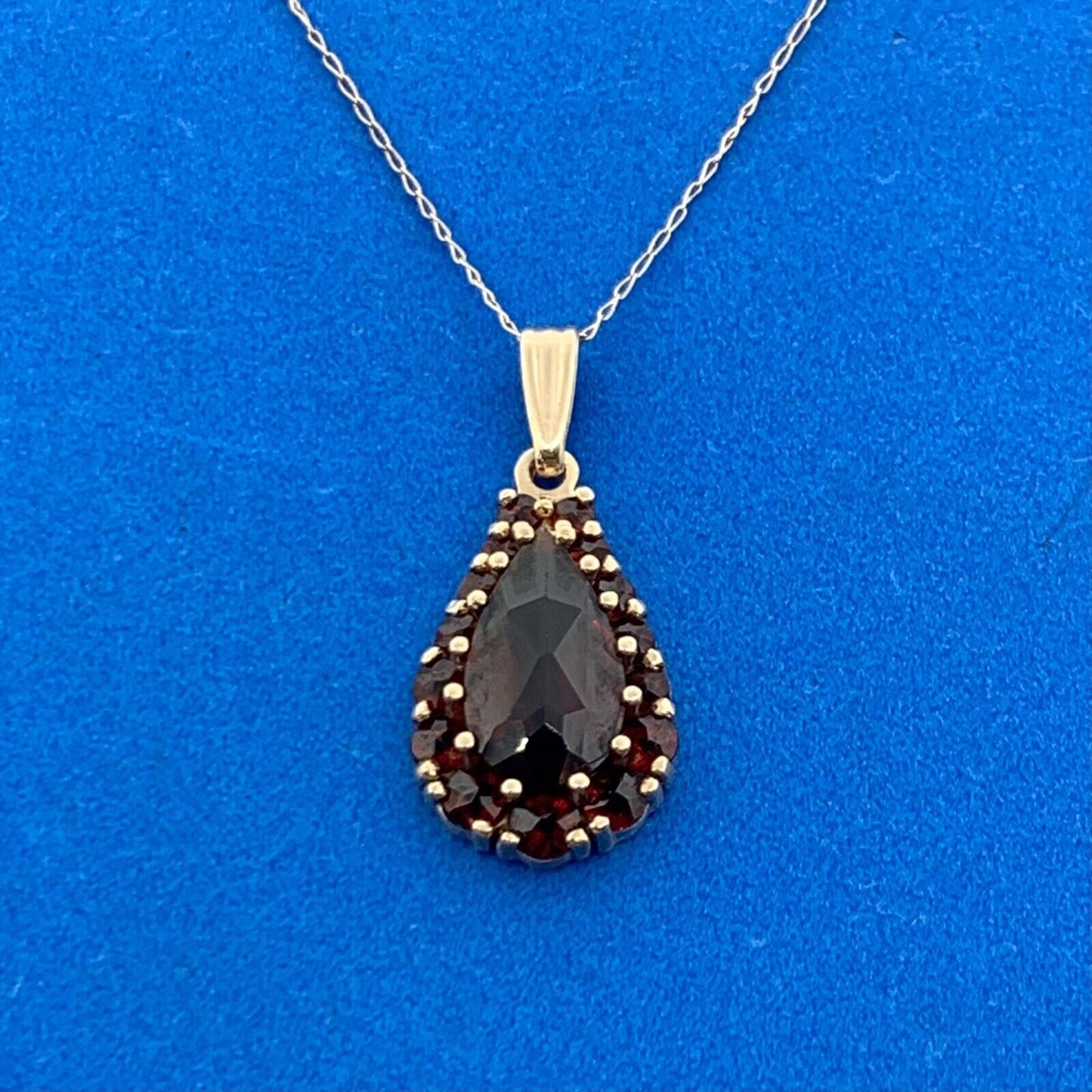 Vintage 14K Yellow Gold Pear Garnet Solitaire w/Halo January Pendant Necklace