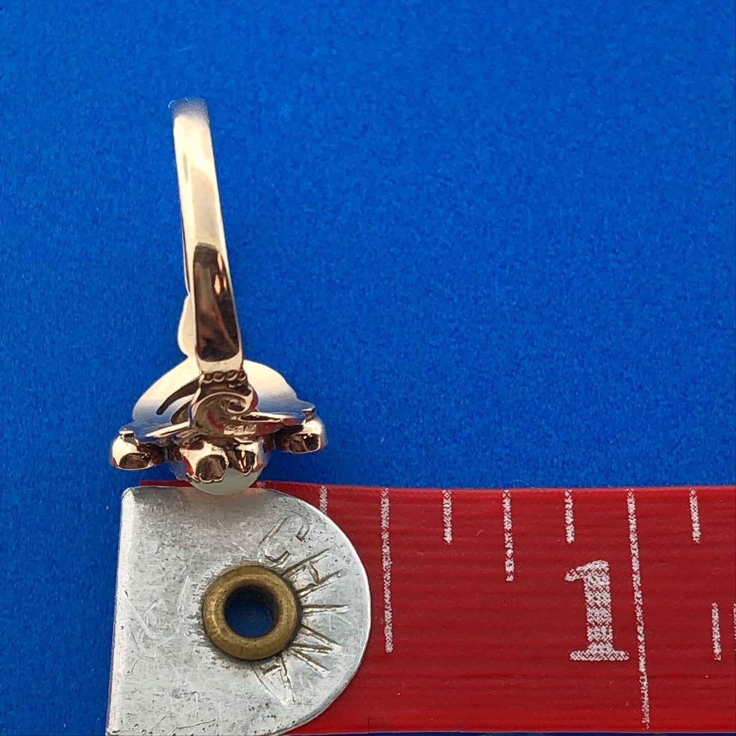 Vintage Estate 10k Yellow Gold White Opal Pearl Whimsical Wavy Ring Size 4.5