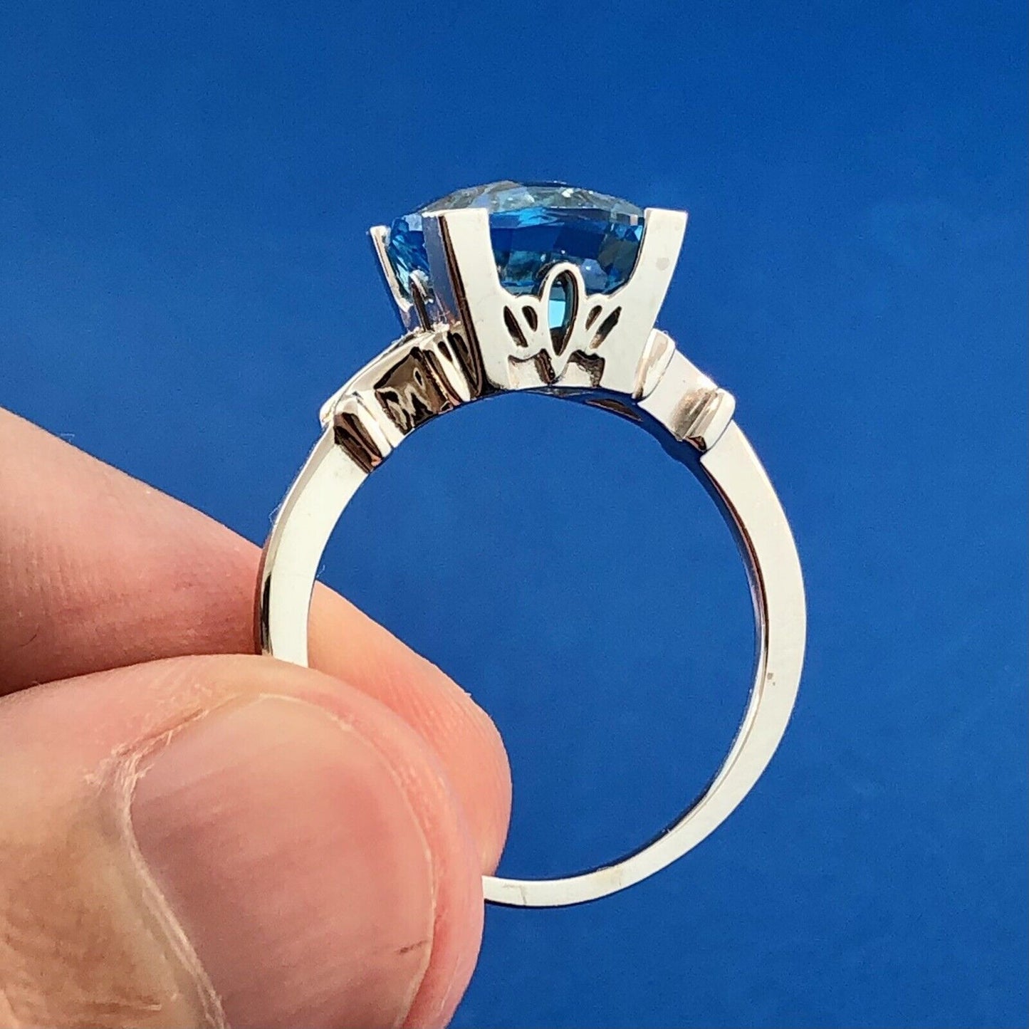 Stunning 14k White Gold 585 Cushion Cut Solitaire Swiss Blue Topaz Ring Size 8.5