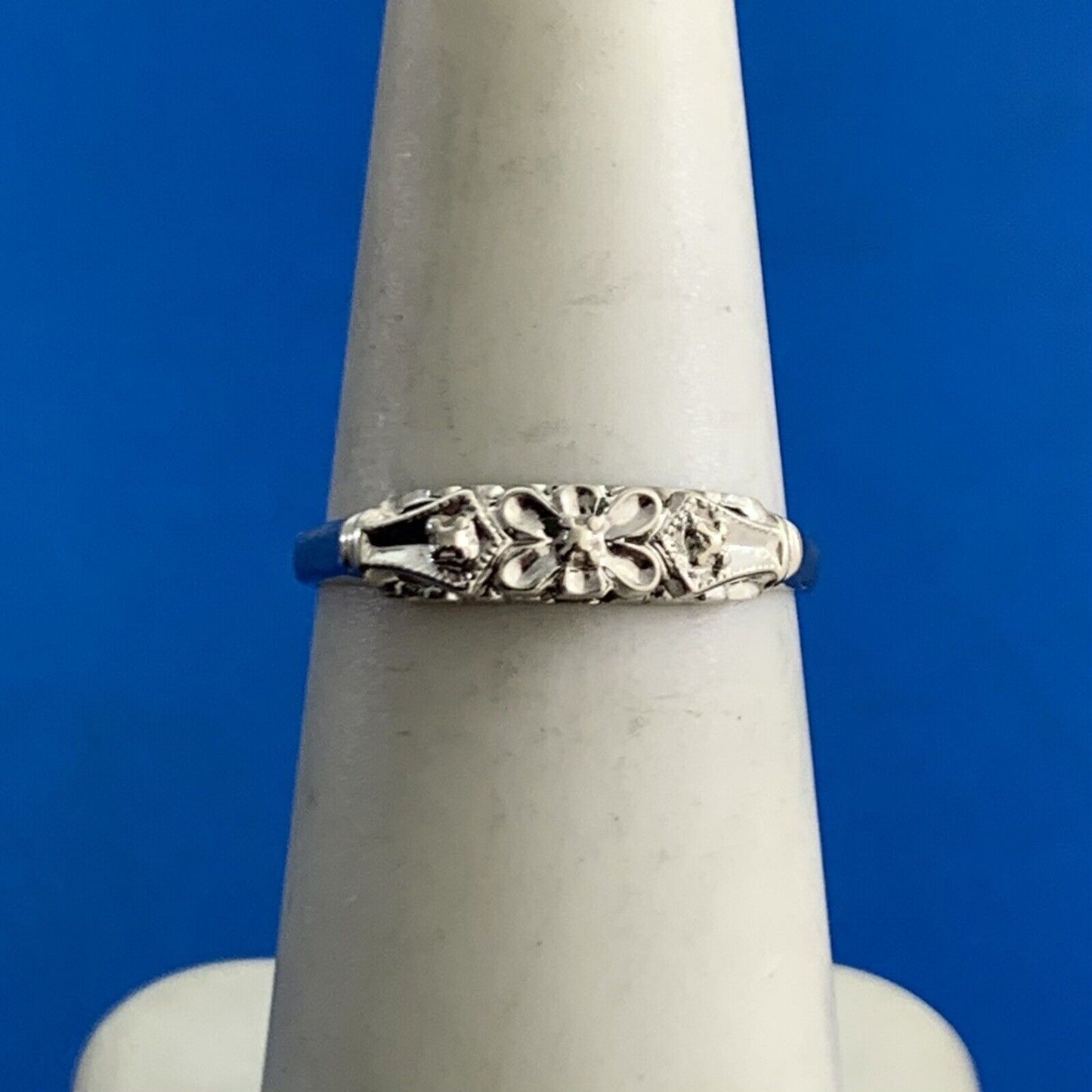 Vintage 14K White Gold Flower Design Wedding Anniversary Band Ring