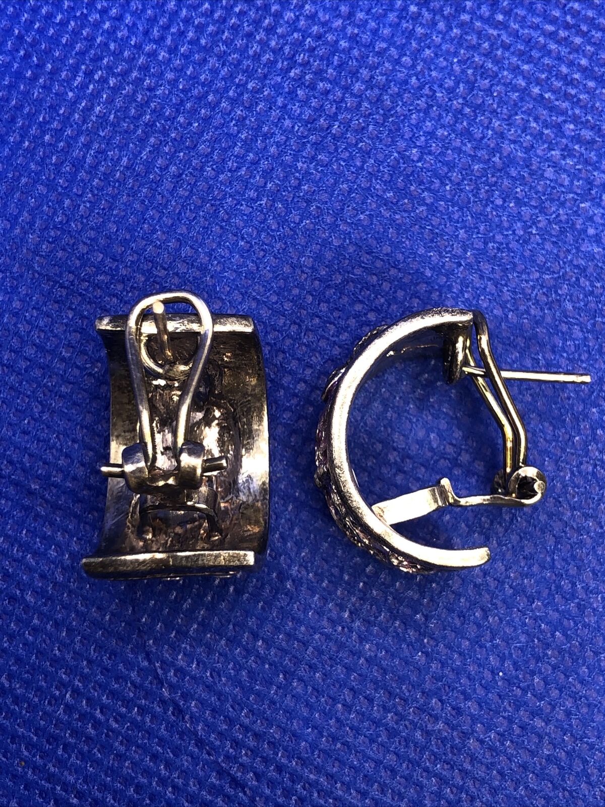 Native Tribal Gods 925 Sterling Silver Purple Enamel Half Hoop Stud Earrings