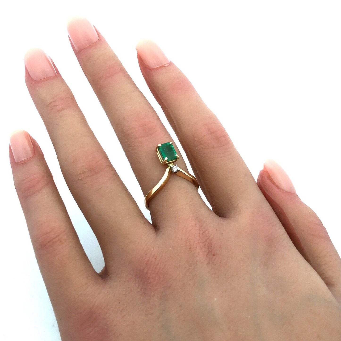 Estate 14K Yellow Gold Green Emerald Diamond Accent Modernist V Ring