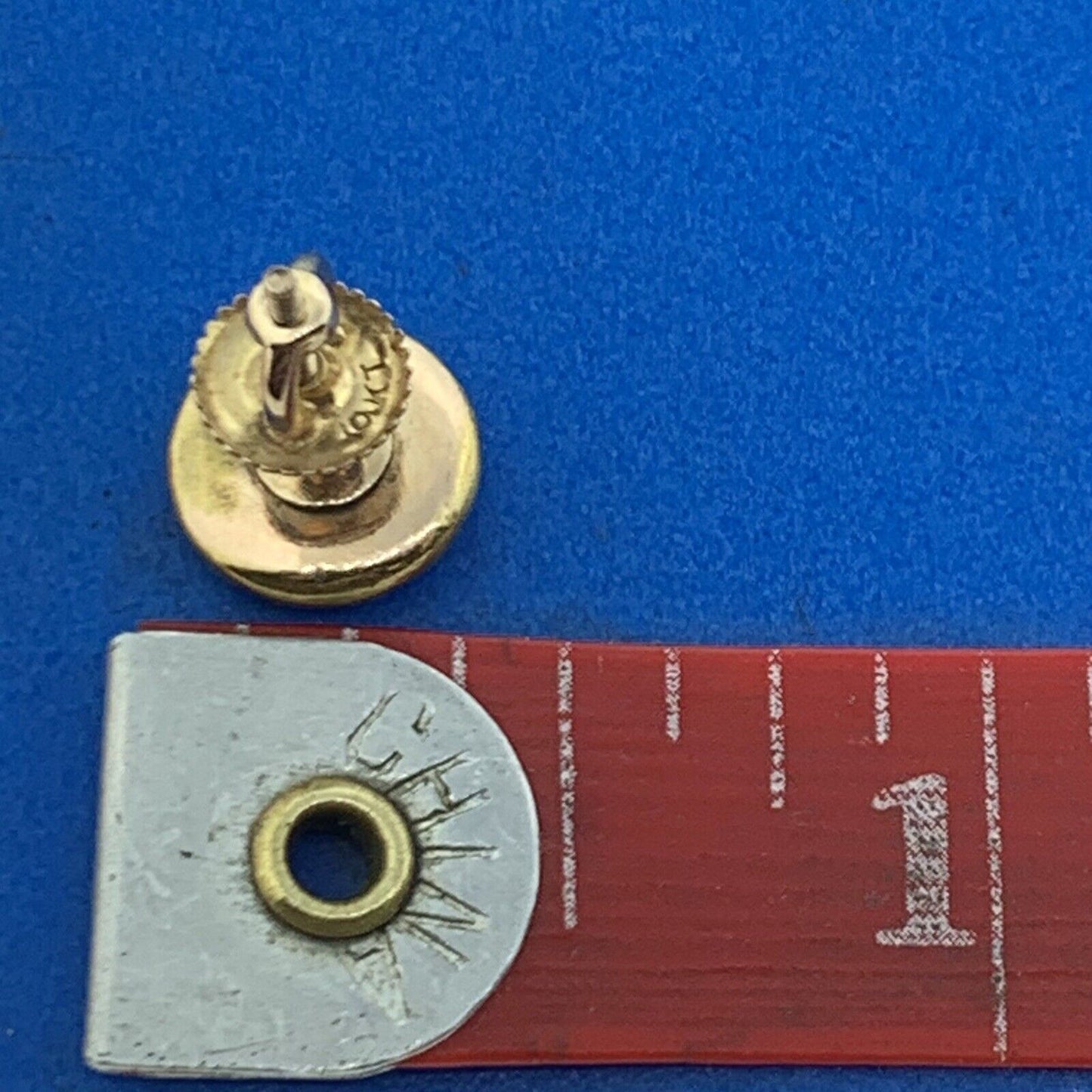 Vintage 10K Yellow Gold White Enamel Petite Flower Screw Back Stud Earrings